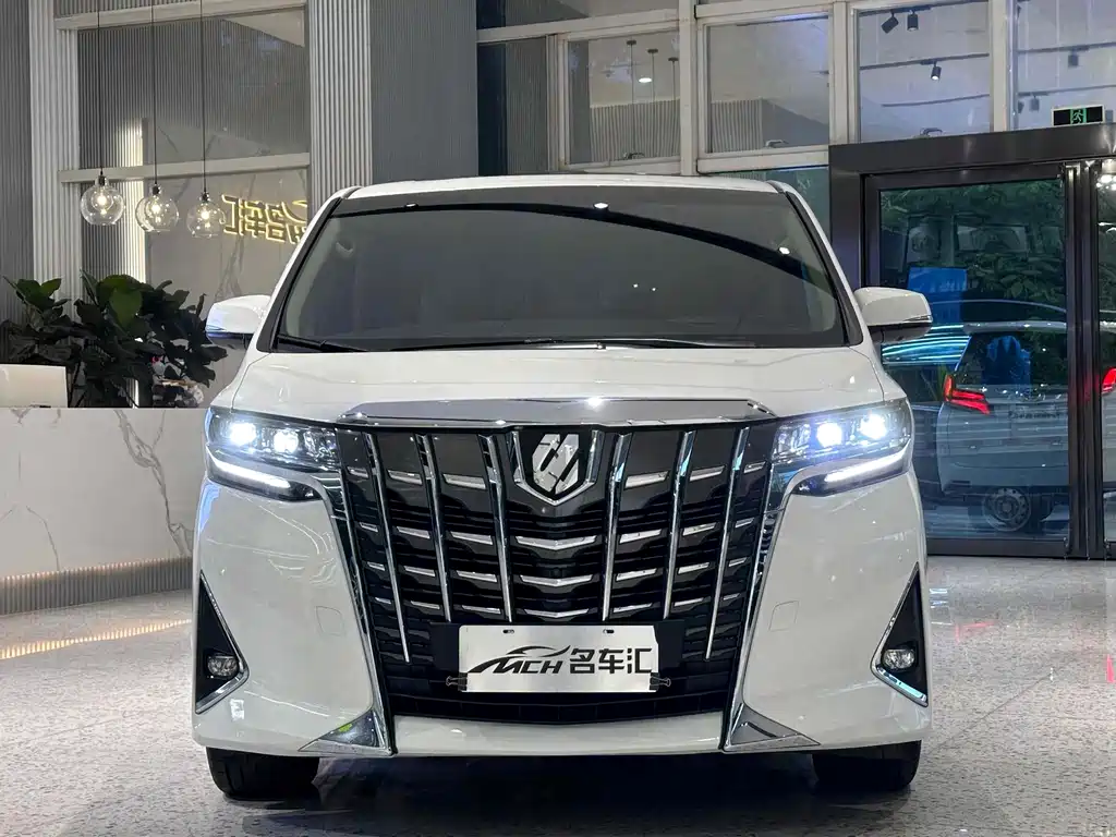 Toyota Alphard — фото 2