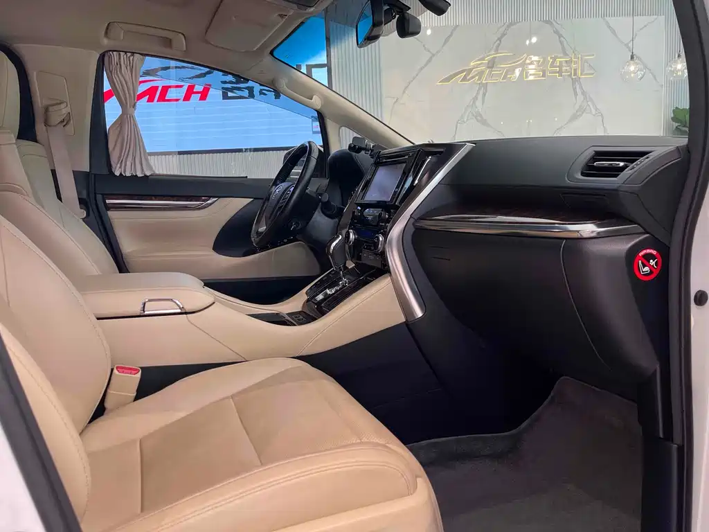 Toyota Alphard — фото 13