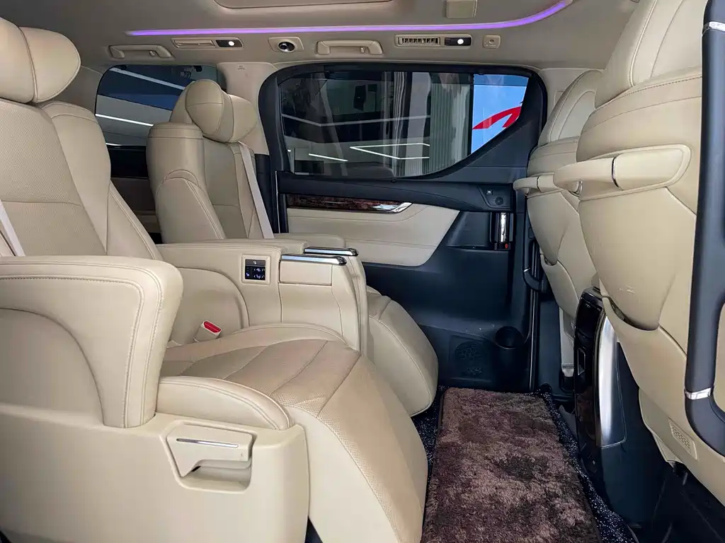 Toyota Alphard — фото 14