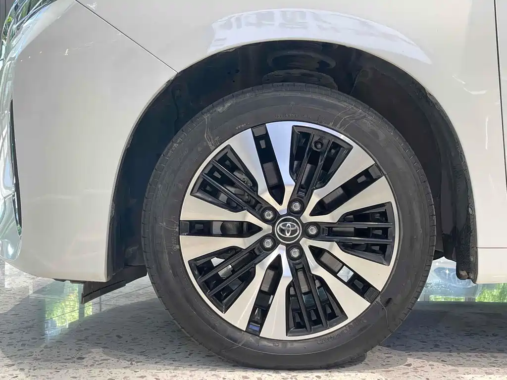 Toyota Alphard — фото 16