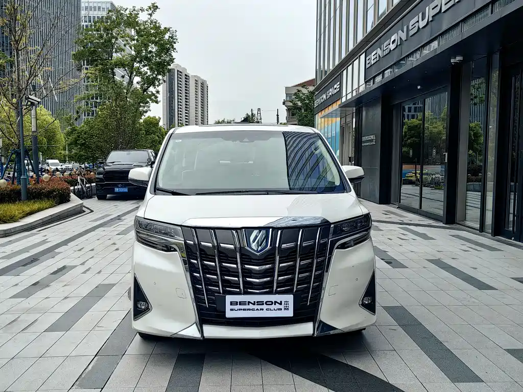 Toyota Alphard — фото 2