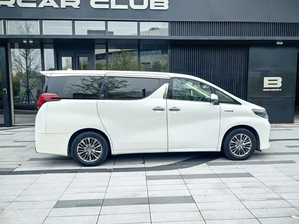 Toyota Alphard — фото 3