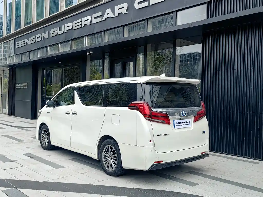Toyota Alphard — фото 5