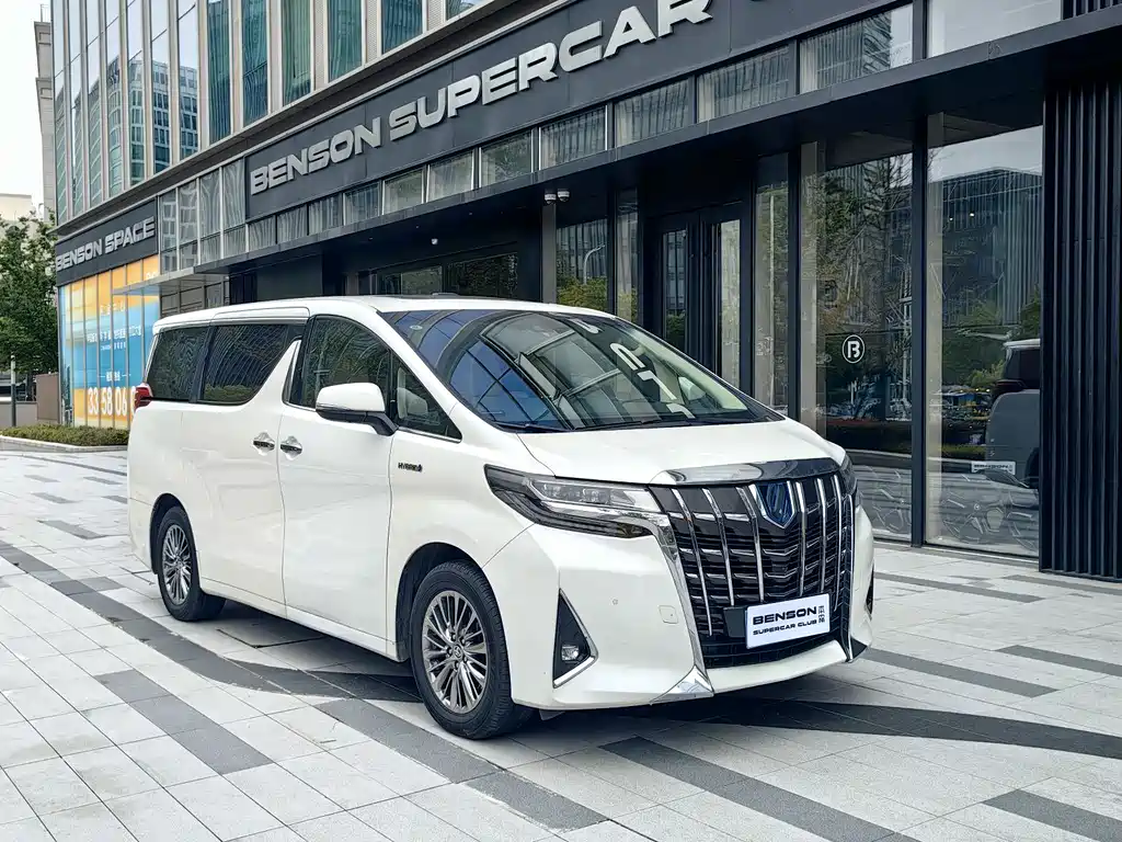 Toyota Alphard — фото 9
