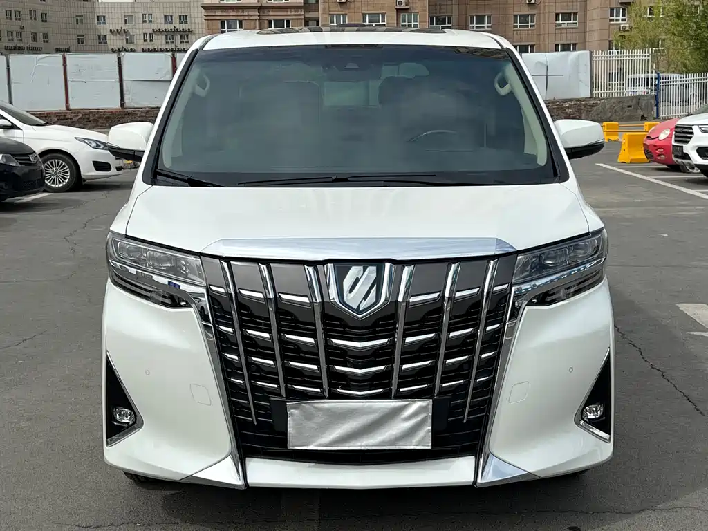 Toyota Alphard — фото 2