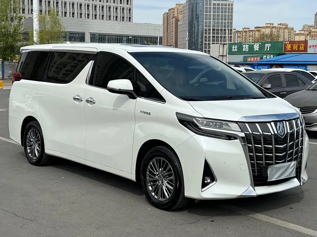 Toyota Alphard — фото 3