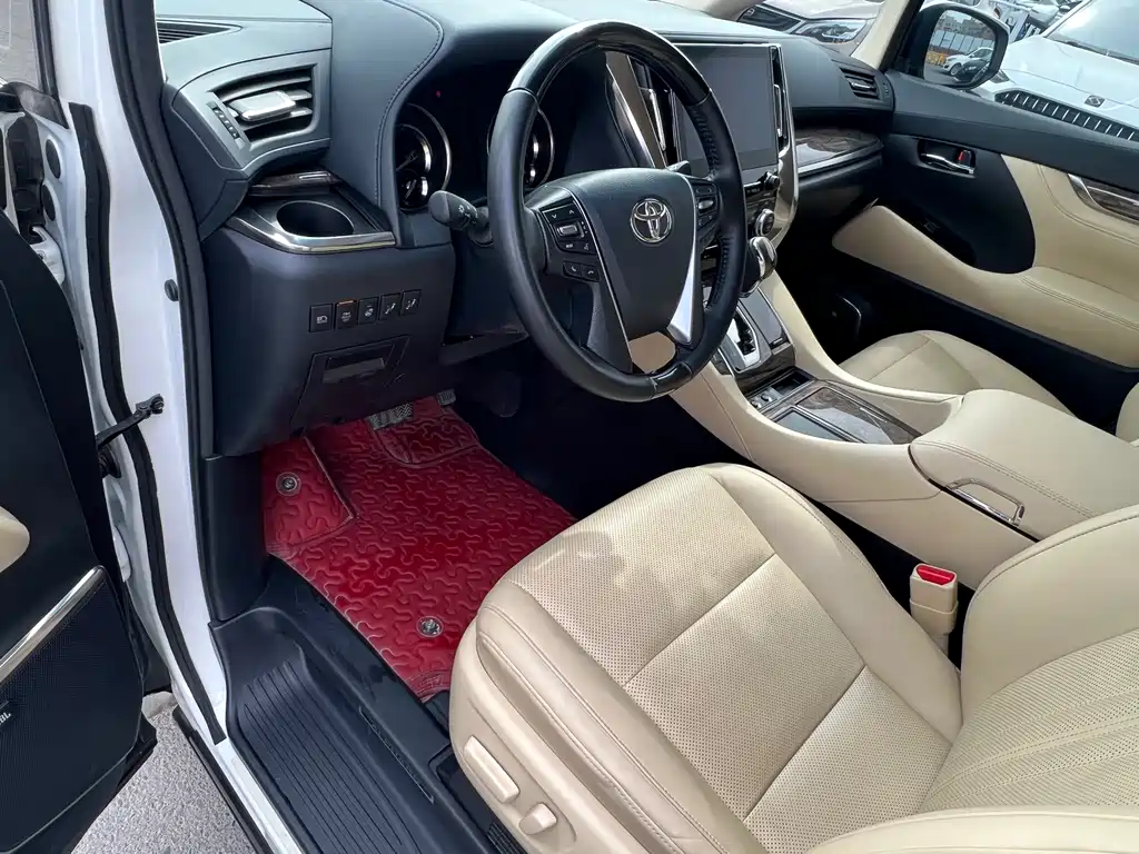 Toyota Alphard — фото 4