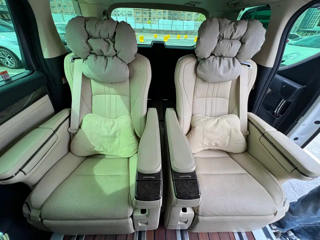 Toyota Alphard — фото 7