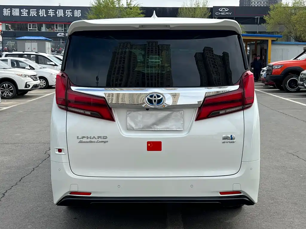 Toyota Alphard — фото 8