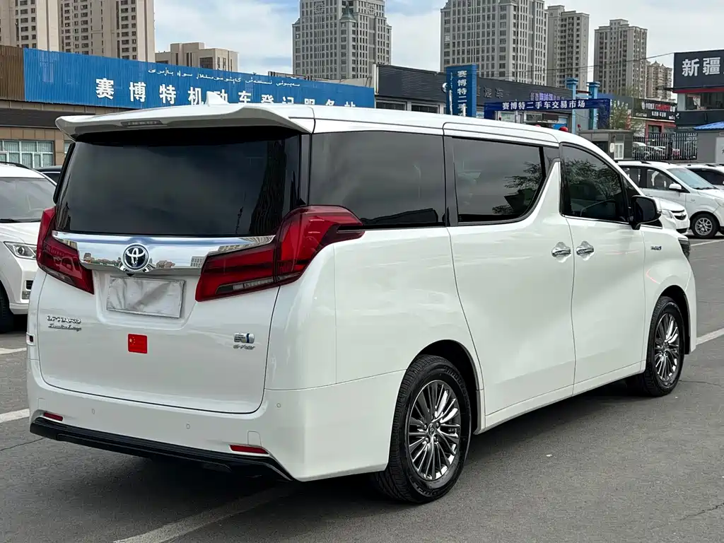 Toyota Alphard — фото 10