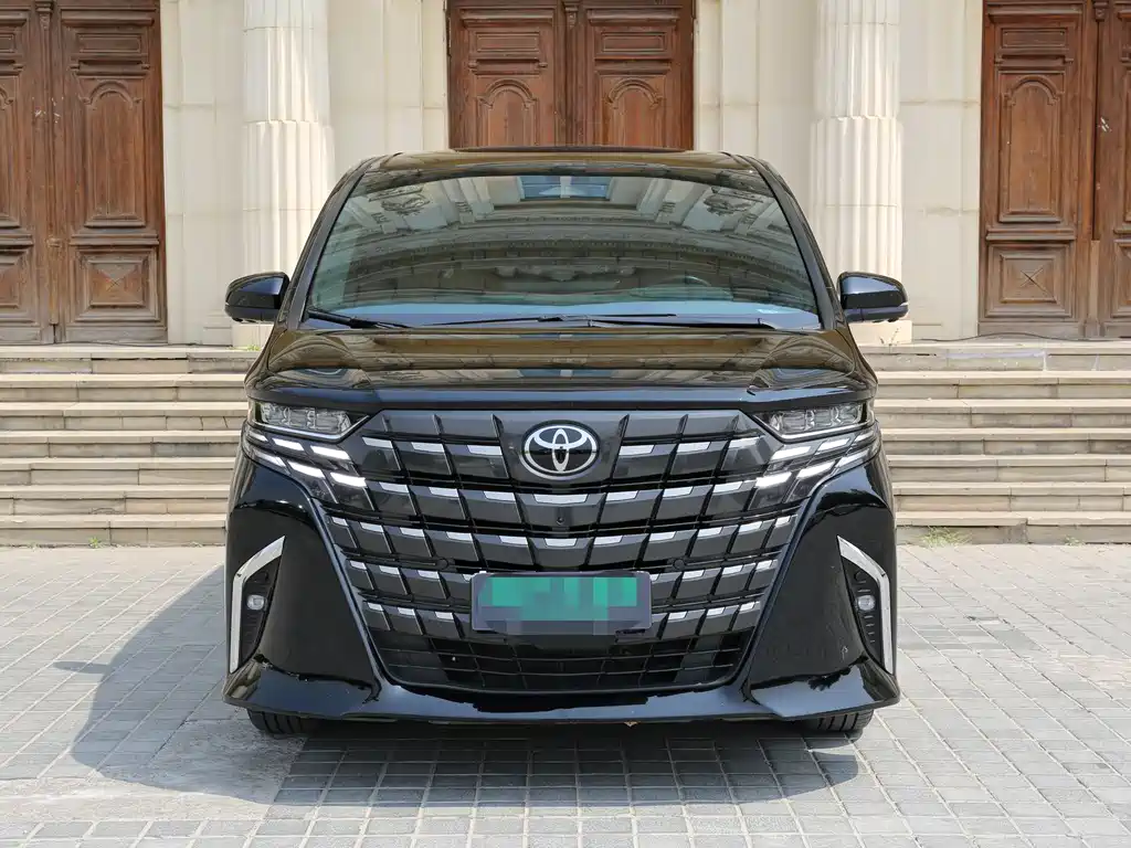 Toyota Alphard — фото 2