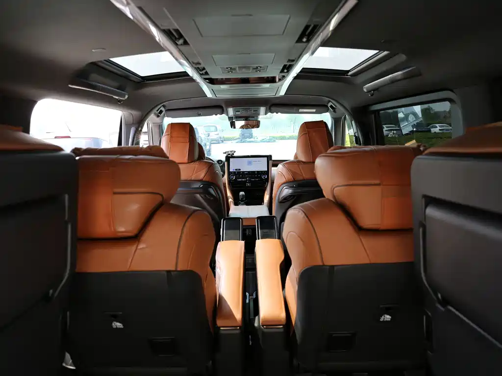 Toyota Alphard — фото 6
