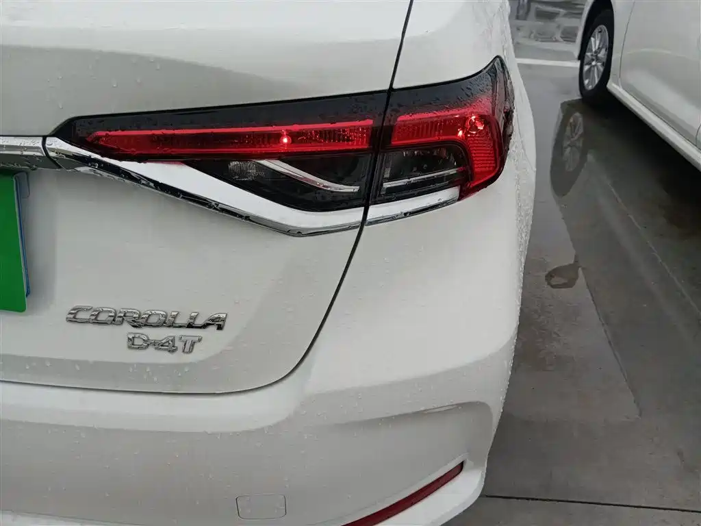 Toyota Corolla — фото 8
