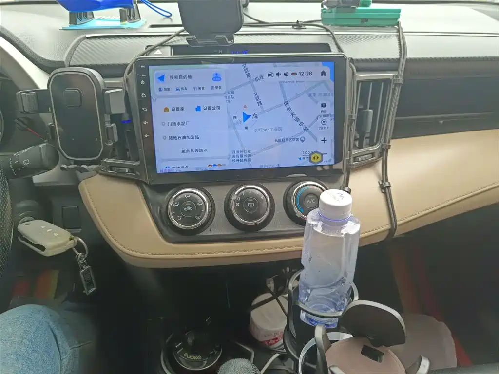 Toyota RAV4 — фото 13