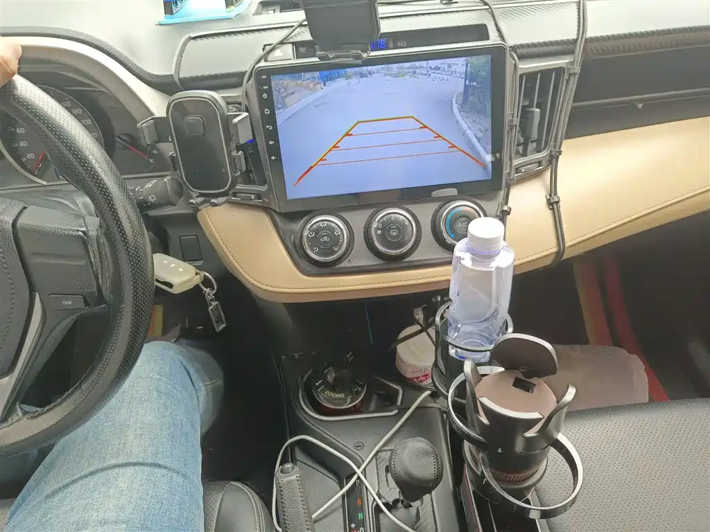 Toyota RAV4 — фото 14