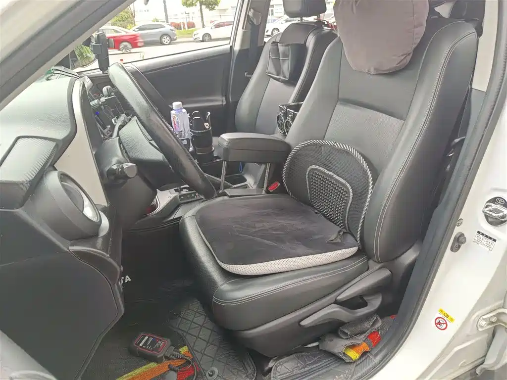 Toyota RAV4 — фото 15