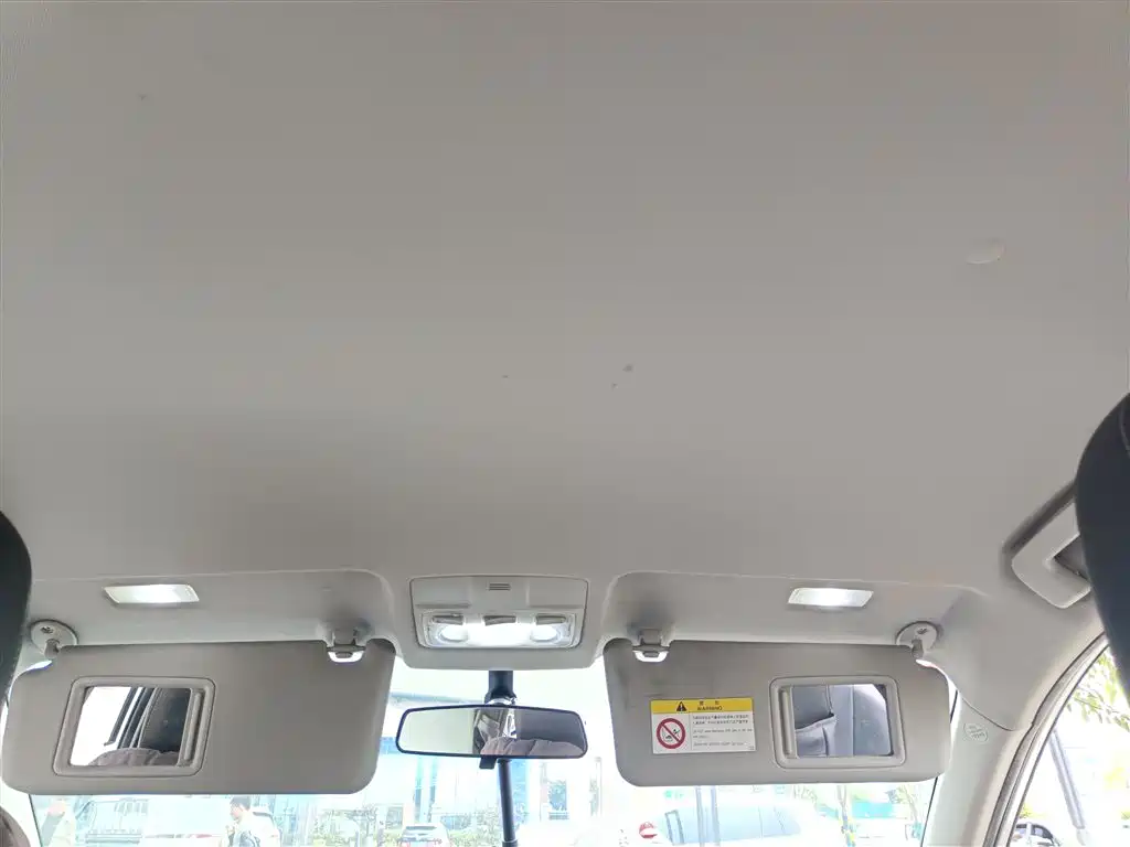Toyota RAV4 — фото 18
