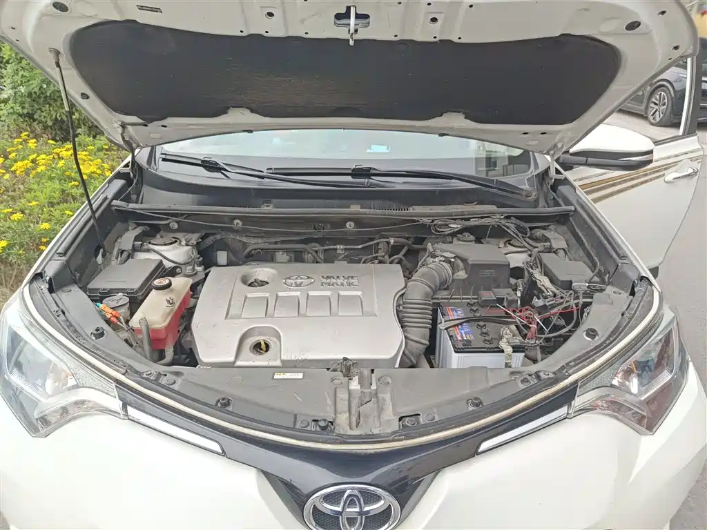 Toyota RAV4 — фото 20