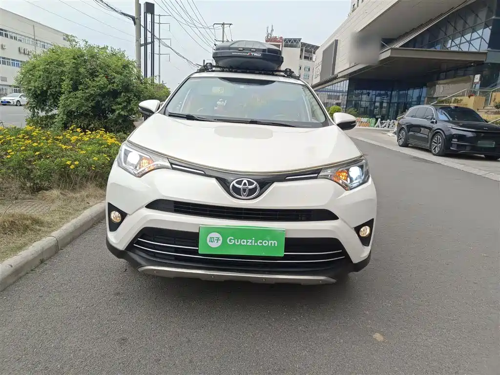 Toyota RAV4 — фото 3