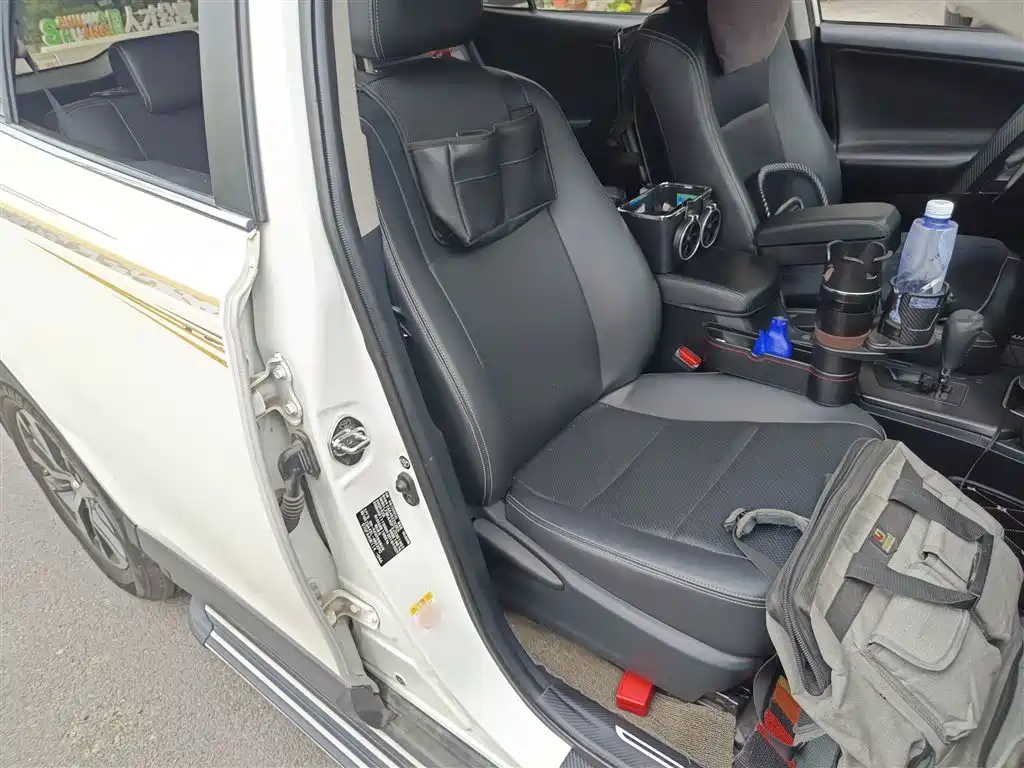 Toyota RAV4 — фото 25