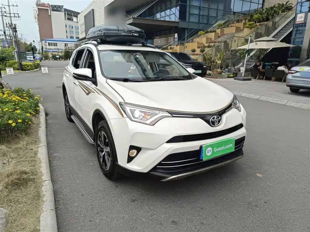 Toyota RAV4 — фото 4