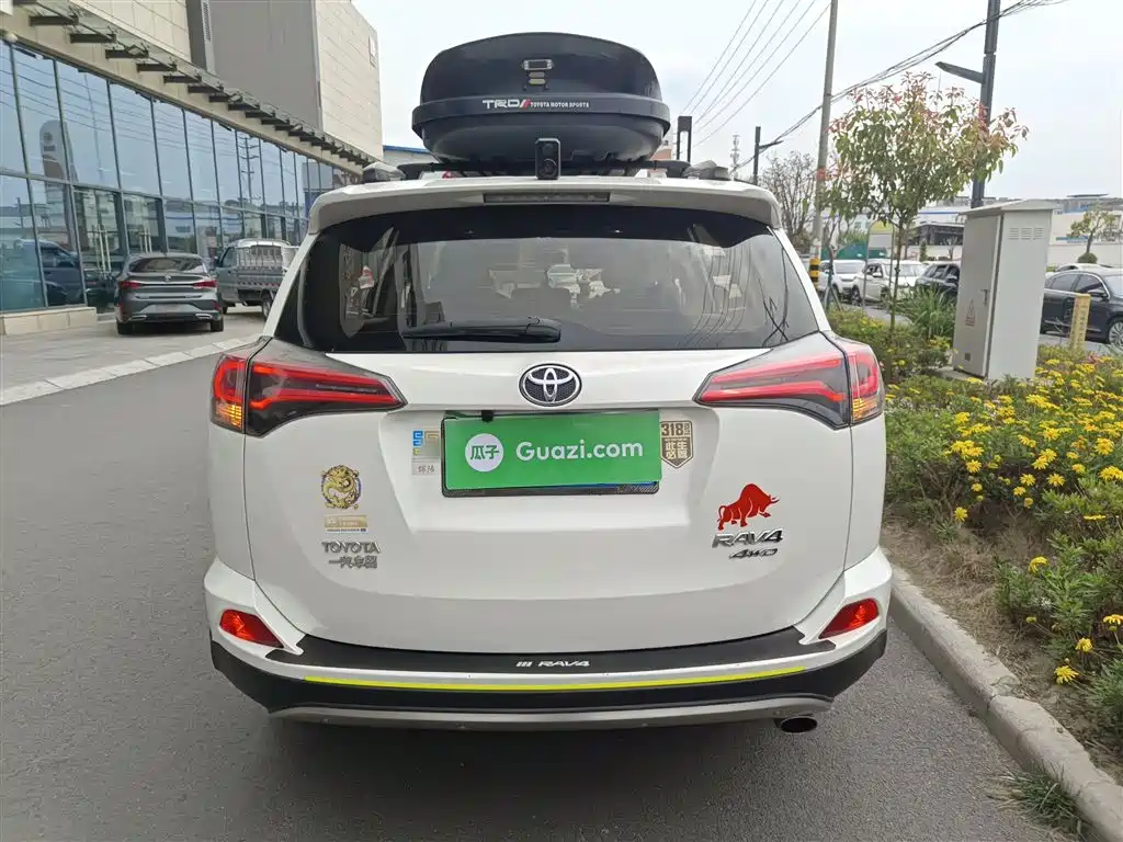 Toyota RAV4 — фото 6