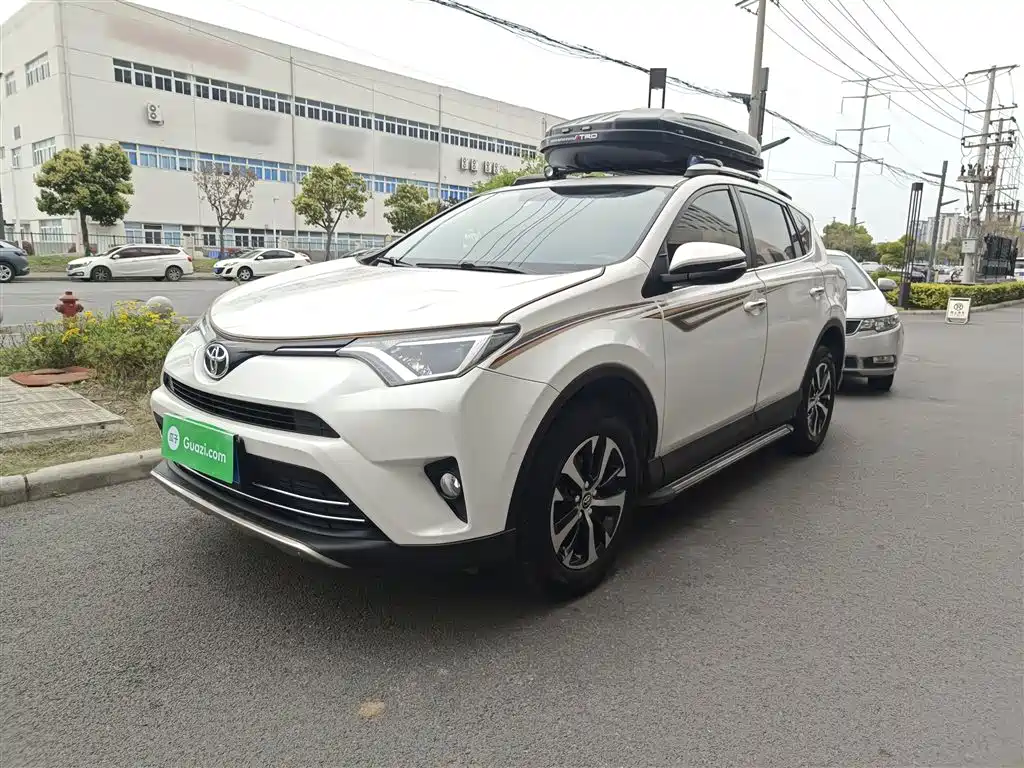 Toyota RAV4 — фото 1