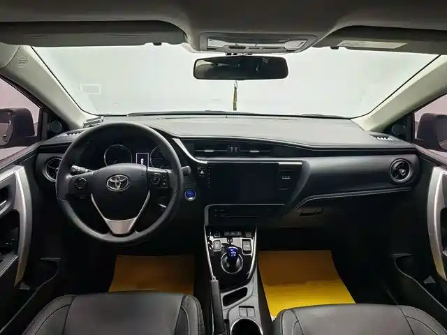 Toyota Corolla Hybrid — фото 11