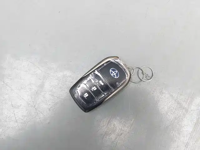 Toyota Corolla Hybrid — фото 17