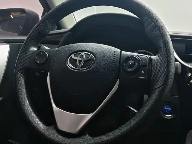 Toyota Corolla Hybrid — фото 19