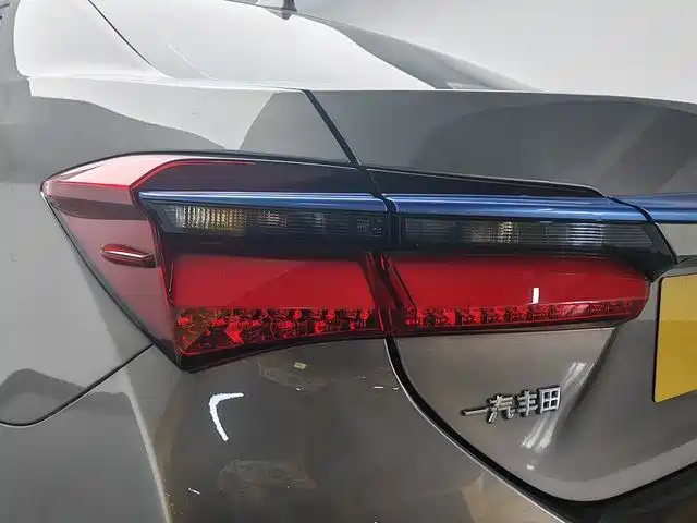 Toyota Corolla Hybrid — фото 9