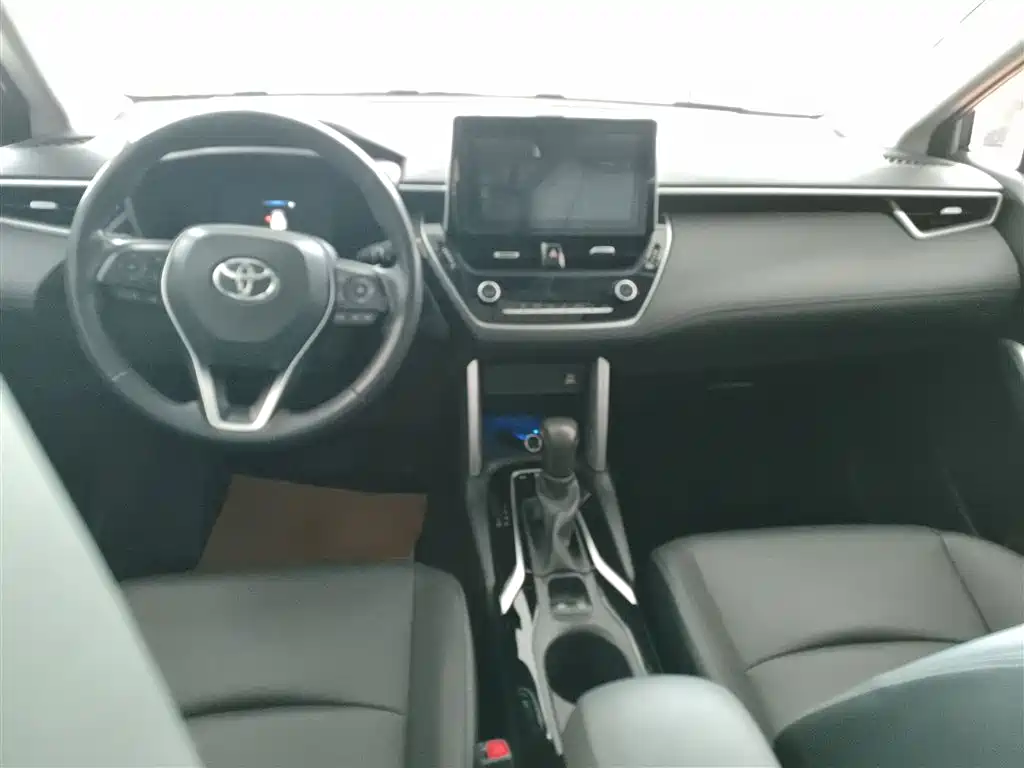 Toyota Corolla Cross — фото 11