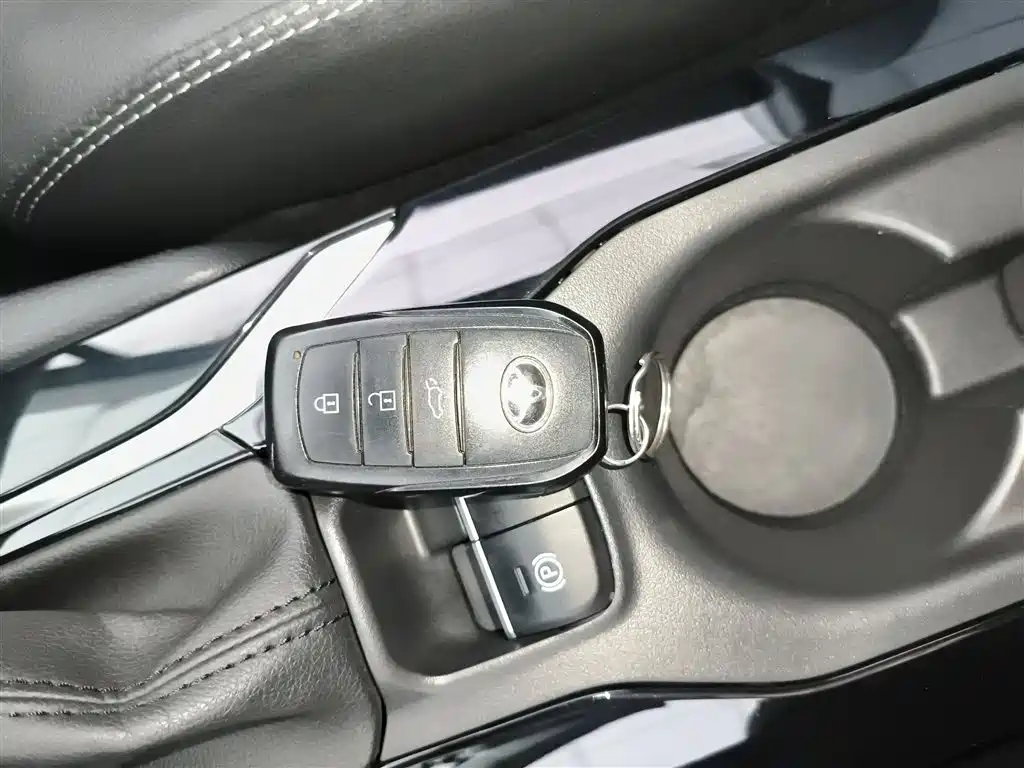 Toyota Corolla Cross — фото 10