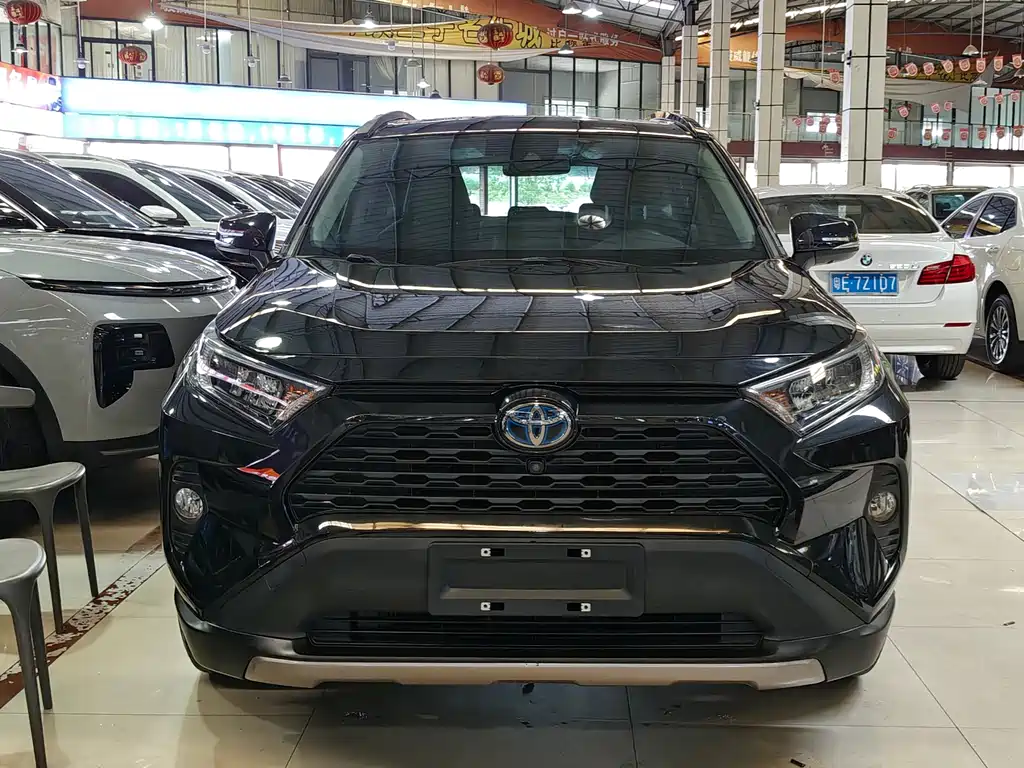 Toyota RAV4 — фото 2