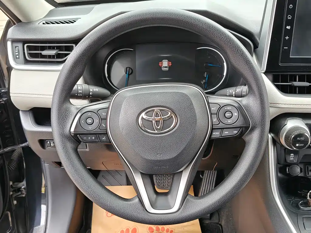Toyota RAV4 — фото 13