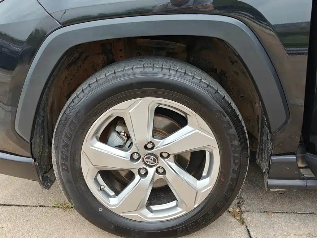 Toyota RAV4 — фото 19