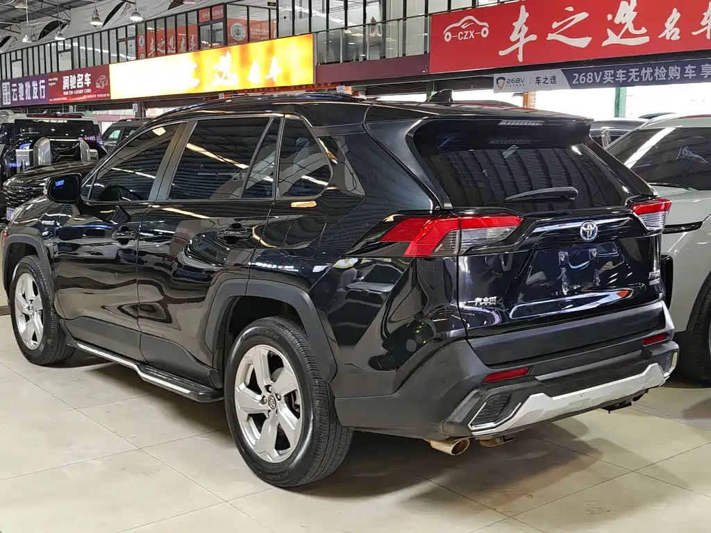 Toyota RAV4 — фото 4
