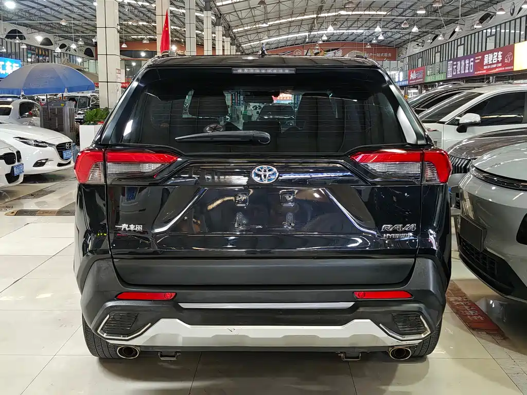 Toyota RAV4 — фото 5