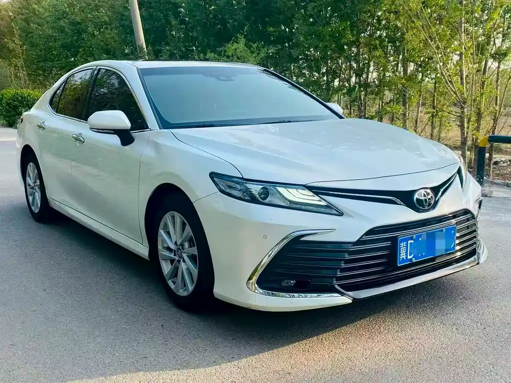 Toyota Camry — фото 3