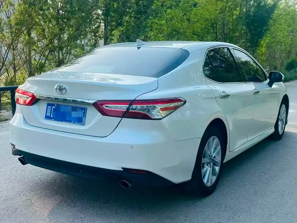 Toyota Camry — фото 5