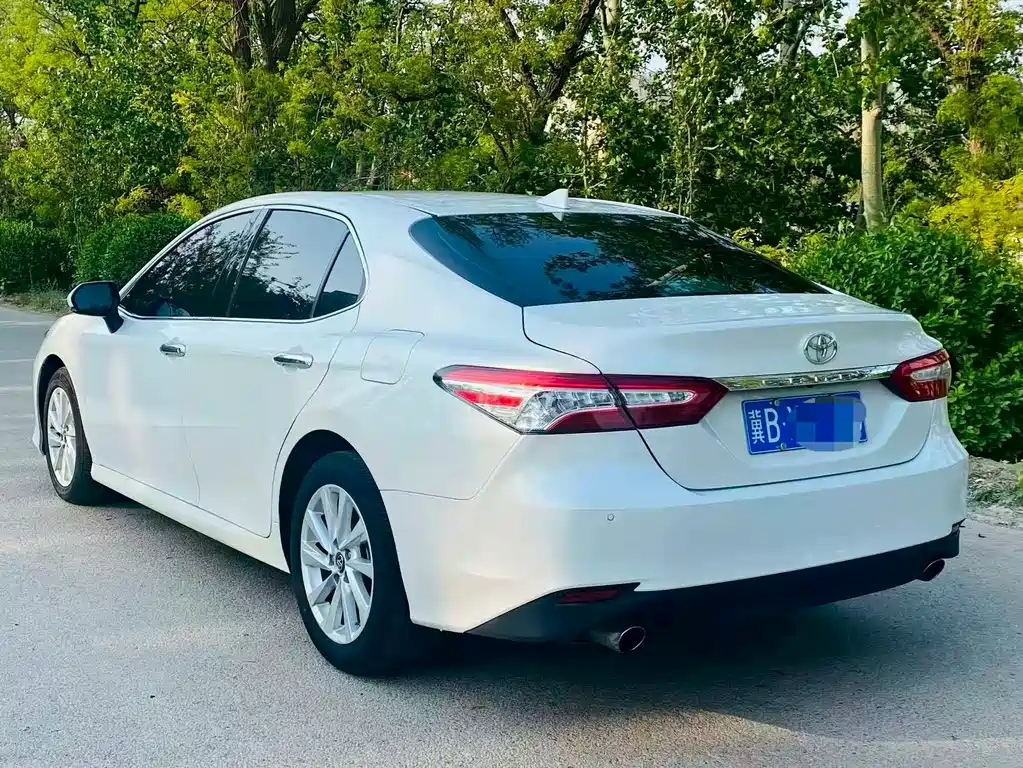 Toyota Camry — фото 6