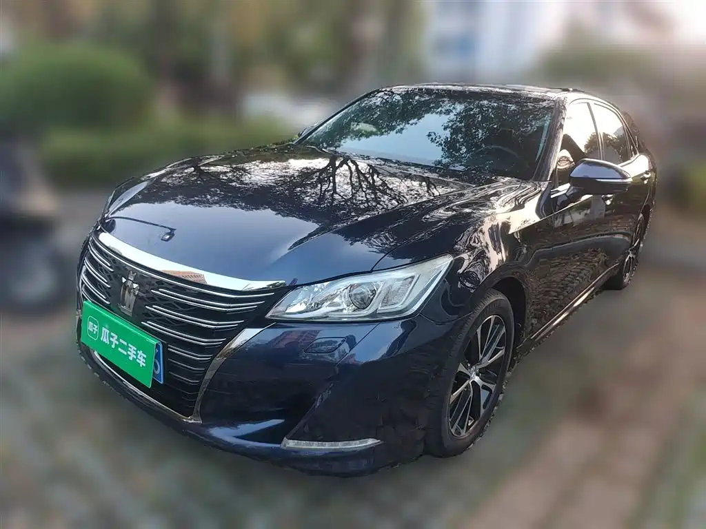 Toyota Crown — фото 2