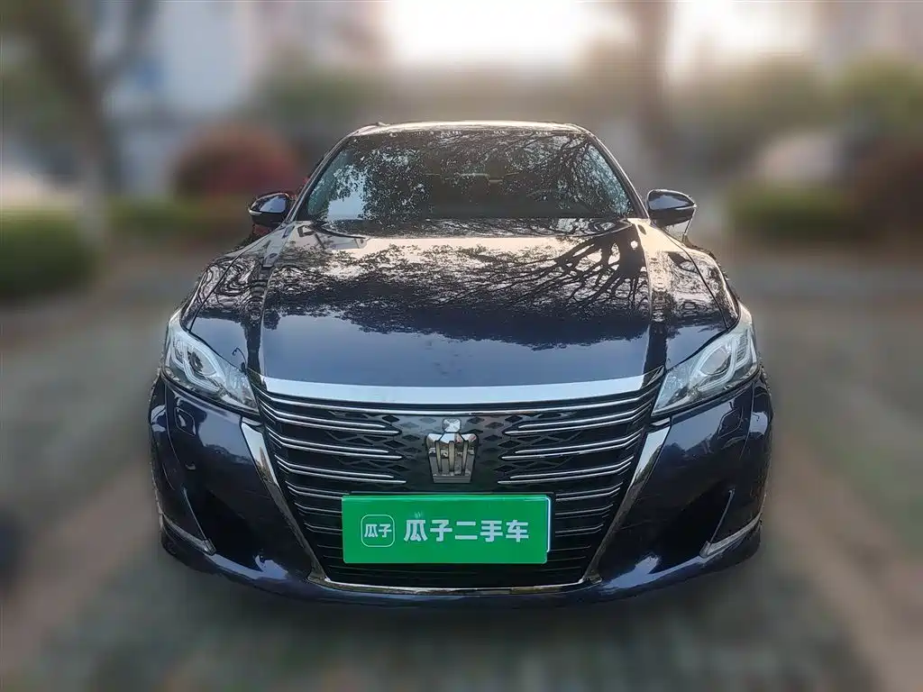 Toyota Crown — фото 24