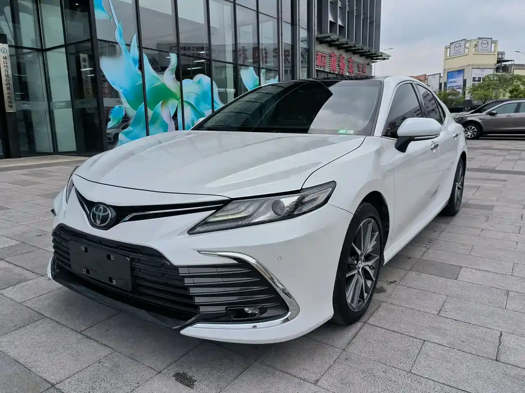 Toyota Camry — фото 2