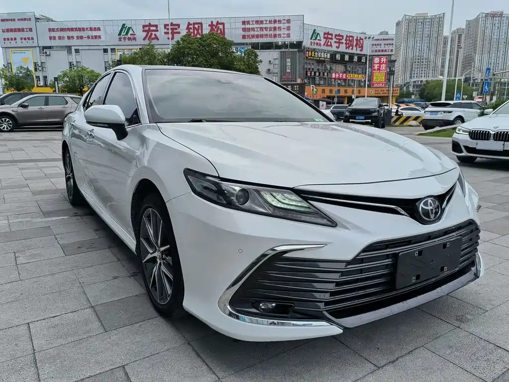 Toyota Camry — фото 8