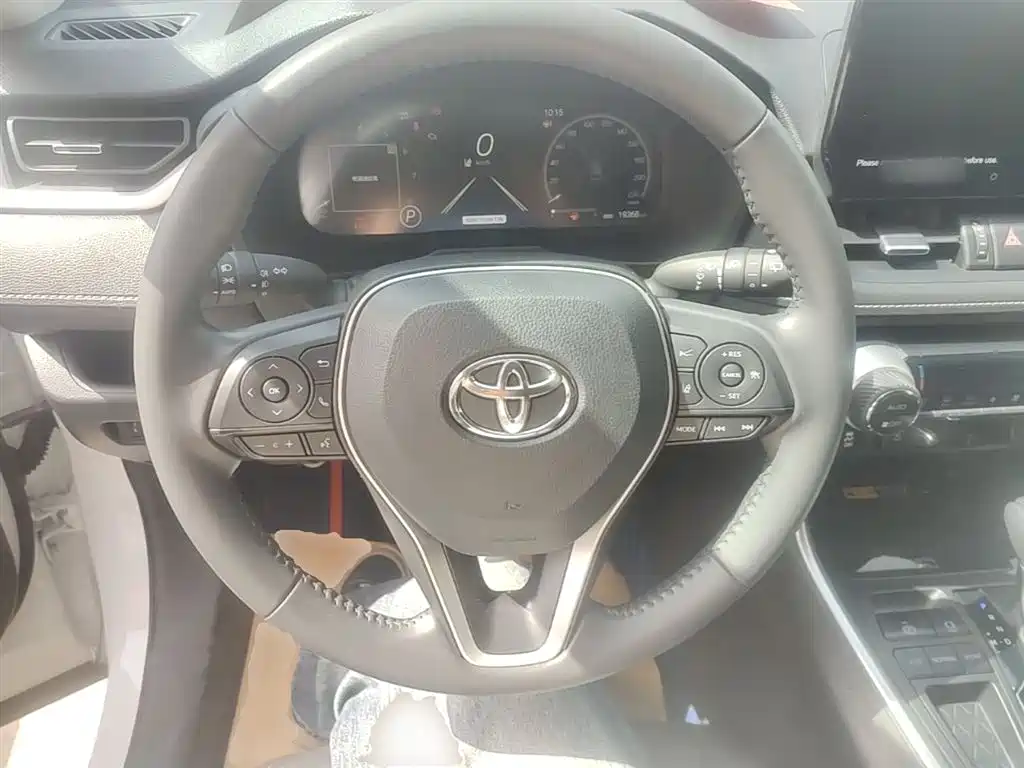 Toyota RAV4 — фото 11