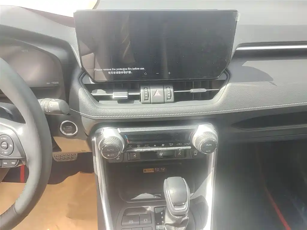 Toyota RAV4 — фото 13