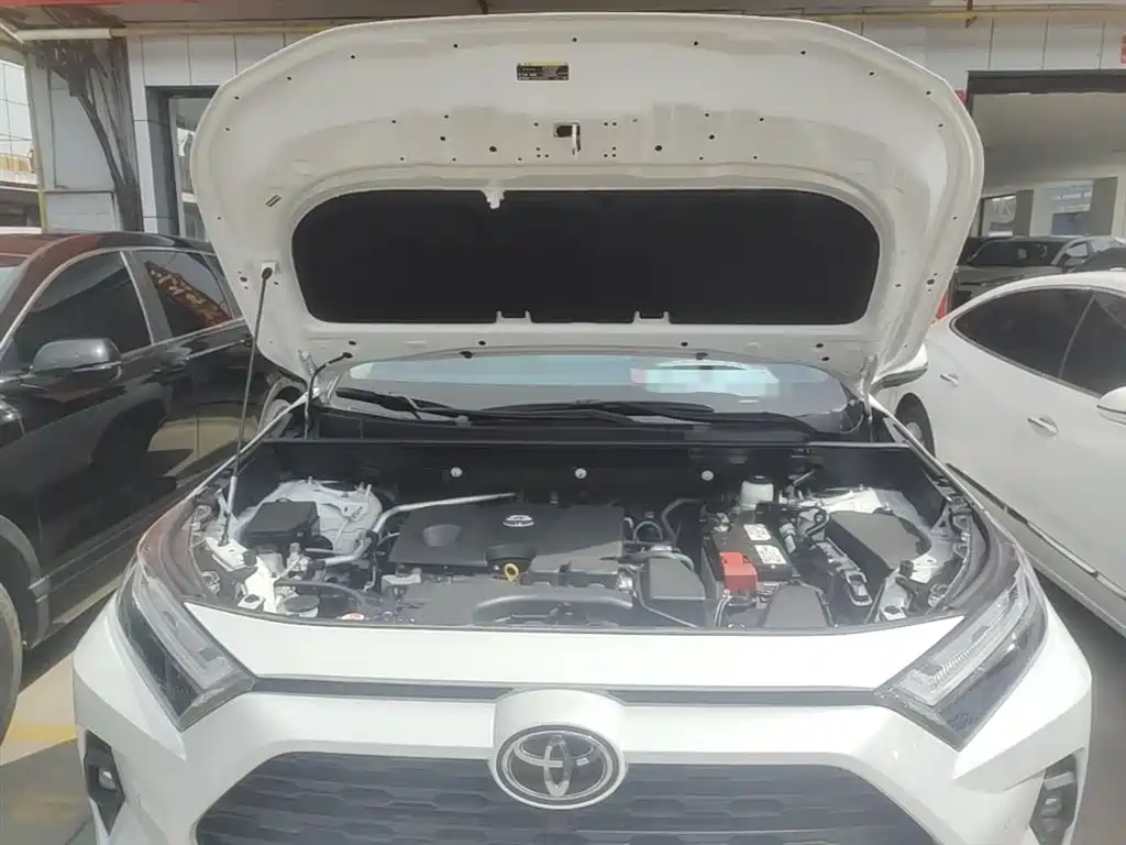 Toyota RAV4 — фото 20