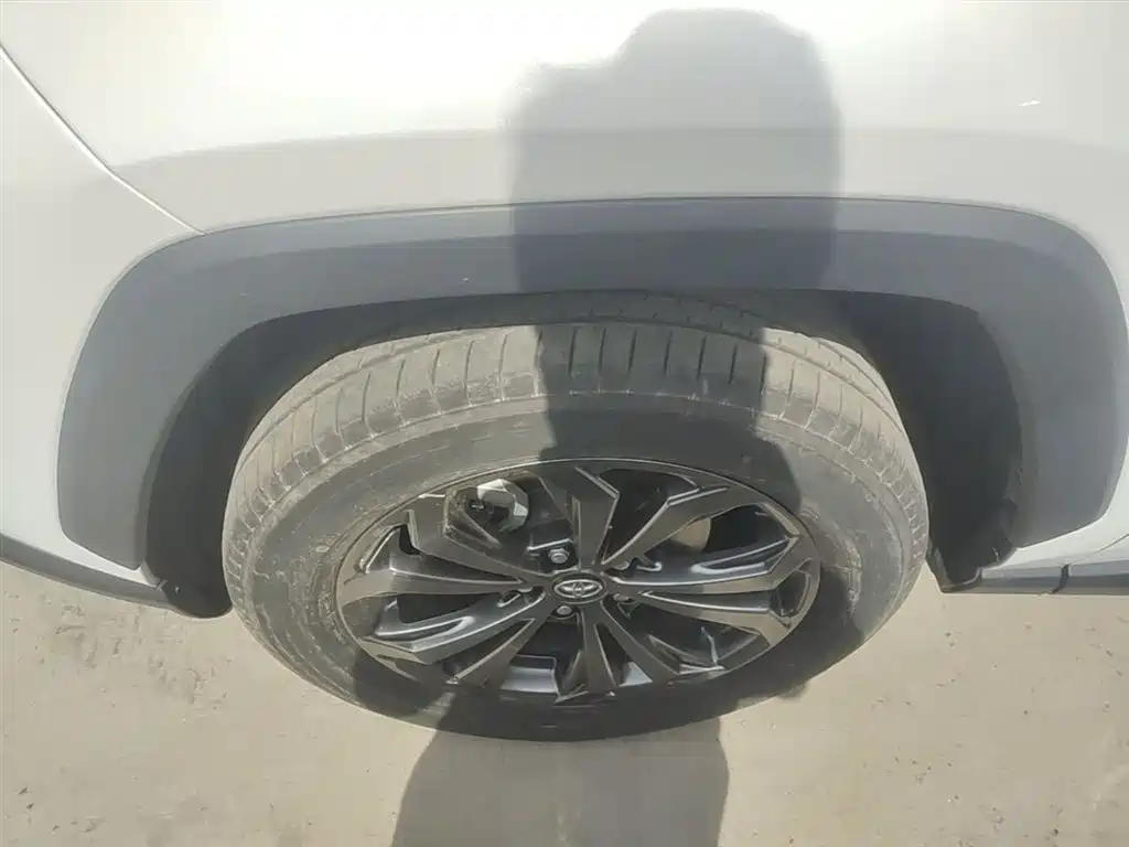 Toyota RAV4 — фото 23
