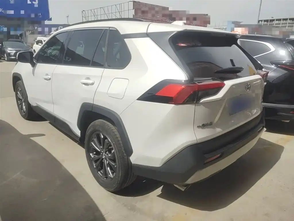 Toyota RAV4 — фото 5